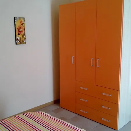 Residenza Silvana B Giardino On The Ground Floor With Parking *