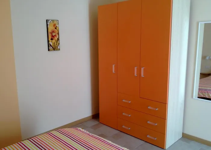 Residenza Silvana B Giardino On The Ground Floor With Parking *