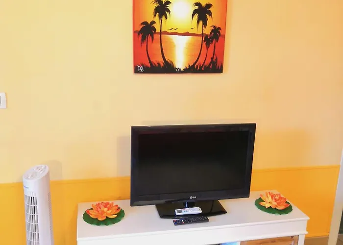 Lejlighed Residenza Silvana B Giardino On The Ground Floor With Parking Verbania