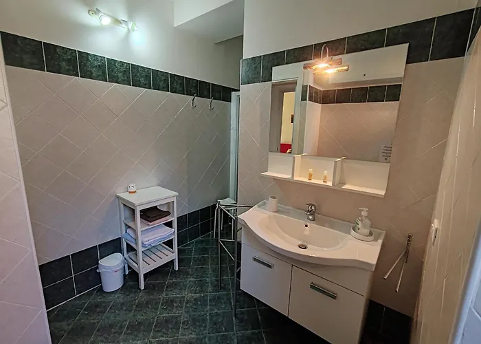 Residenza Silvana B Giardino On The Ground Floor With Parking *